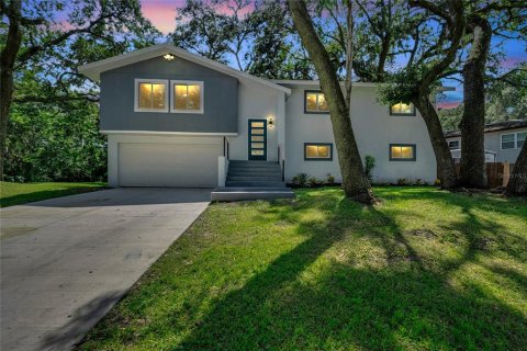 House in Altamonte Springs, Florida 5 bedrooms, 226.77 sq.m. № 1869751 - photo 1