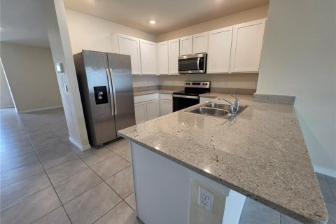 House in SOUTHSHORE BAY in Wimauma, Florida 3 bedrooms, 139.73 sq.m. № 2230428 - photo 6