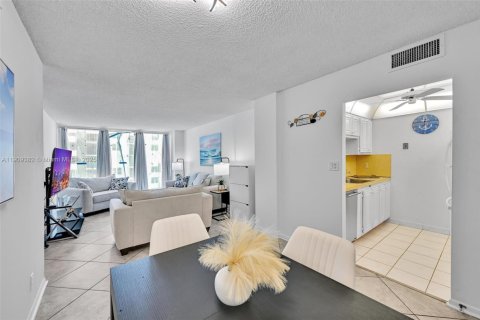 Снять в аренду кондоминиум в Помпано-Бич, Флорида 1 спальня, 66.98м2, № 1965005 - фото 8