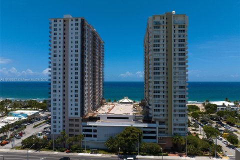 Снять в аренду кондоминиум в Помпано-Бич, Флорида 1 спальня, 66.98м2, № 1965005 - фото 1