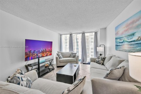 Снять в аренду кондоминиум в Помпано-Бич, Флорида 1 спальня, 66.98м2, № 1965005 - фото 5