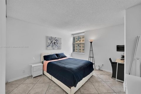 Снять в аренду кондоминиум в Помпано-Бич, Флорида 1 спальня, 66.98м2, № 1965005 - фото 14