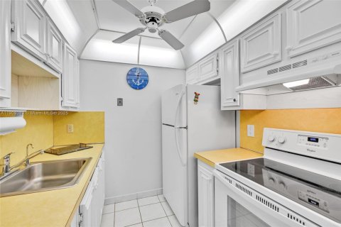 Снять в аренду кондоминиум в Помпано-Бич, Флорида 1 спальня, 66.98м2, № 1965005 - фото 10