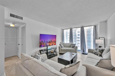 Снять в аренду кондоминиум в Помпано-Бич, Флорида 1 спальня, 66.98м2, № 1965005 - фото 13