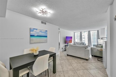 Снять в аренду кондоминиум в Помпано-Бич, Флорида 1 спальня, 66.98м2, № 1965005 - фото 7