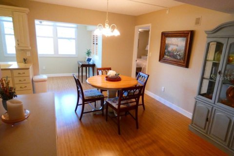 Condo in Zephyrhills, Florida, 2 bedrooms  № 1514310 - photo 30