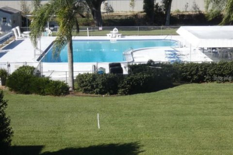 Condo in Zephyrhills, Florida, 2 bedrooms  № 1514310 - photo 16