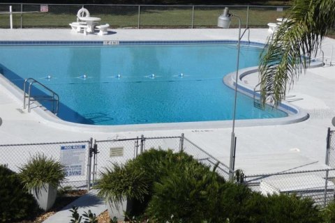 Condo in Zephyrhills, Florida, 2 bedrooms  № 1514310 - photo 3