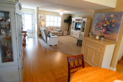 Condo in Zephyrhills, Florida, 2 bedrooms  № 1514310 - photo 22