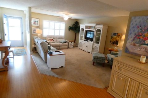 Condo in Zephyrhills, Florida, 2 bedrooms  № 1514310 - photo 23