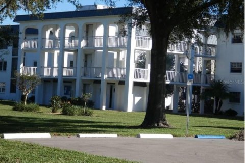 Condo in Zephyrhills, Florida, 2 bedrooms  № 1514310 - photo 1