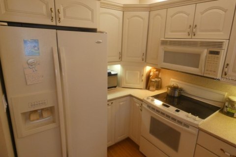 Condo in Zephyrhills, Florida, 2 bedrooms  № 1514310 - photo 12