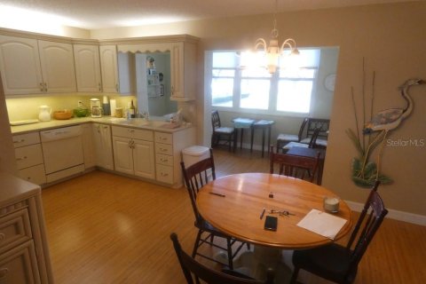 Condo in Zephyrhills, Florida, 2 bedrooms  № 1514310 - photo 6