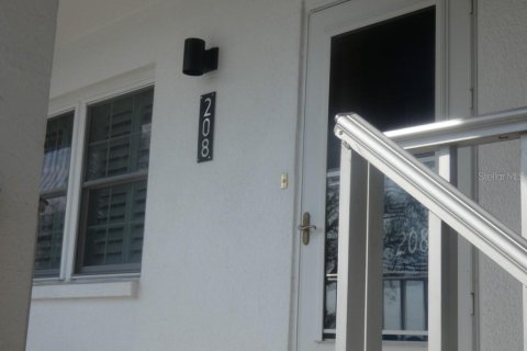 Condo in Zephyrhills, Florida, 2 bedrooms  № 1514310 - photo 13