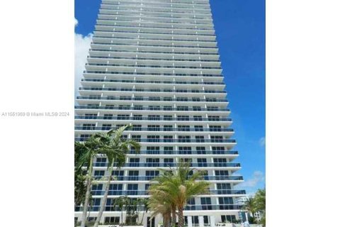 Condo in Miami, Florida, 3 bedrooms  № 1874576 - photo 1