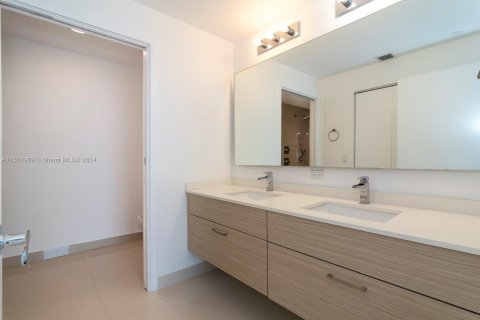 Condo in Miami, Florida, 3 bedrooms  № 1874576 - photo 30