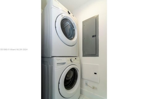 Condo in Miami, Florida, 3 bedrooms  № 1874576 - photo 15