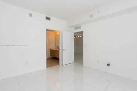 Condo in Miami, Florida, 3 bedrooms  № 1874576 - photo 29