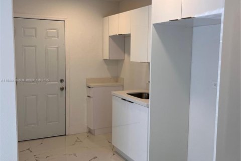 House in Miami Gardens, Florida 2 bedrooms, 66.89 sq.m. № 1846216 - photo 5
