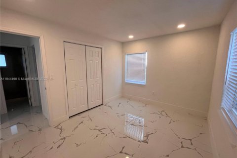 House in Miami Gardens, Florida 2 bedrooms, 66.89 sq.m. № 1846216 - photo 9