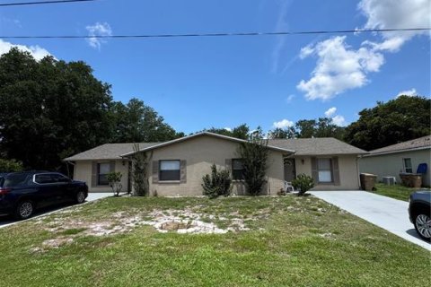 Propiedad comercial en Kissimmee, Florida 189.15 m2 № 2112777