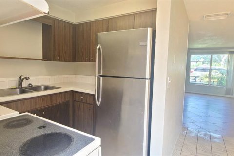 Townhouse in South Daytona, Florida 2 bedrooms, 89.19 sq.m. № 1912136 - photo 9