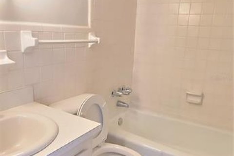 Townhouse in South Daytona, Florida 2 bedrooms, 89.19 sq.m. № 1912136 - photo 27