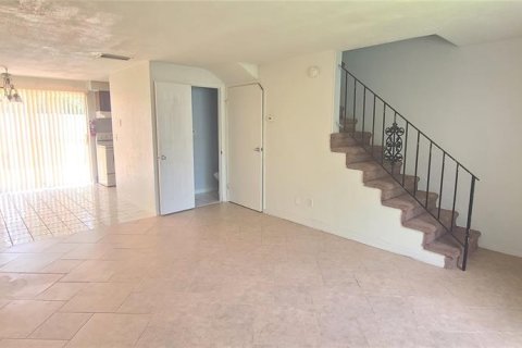 Townhouse in South Daytona, Florida 2 bedrooms, 89.19 sq.m. № 1912136 - photo 4