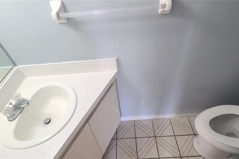 Townhouse in South Daytona, Florida 2 bedrooms, 89.19 sq.m. № 1912136 - photo 17