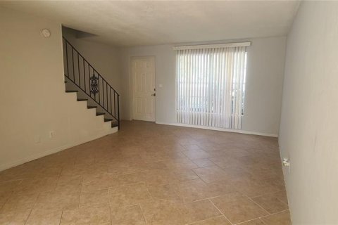 Townhouse in South Daytona, Florida 2 bedrooms, 89.19 sq.m. № 1912136 - photo 7