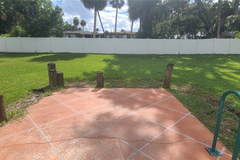 Townhouse in South Daytona, Florida 2 bedrooms, 89.19 sq.m. № 1912136 - photo 18