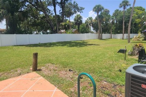 Townhouse in South Daytona, Florida 2 bedrooms, 89.19 sq.m. № 1912136 - photo 20