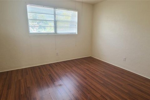 Townhouse in South Daytona, Florida 2 bedrooms, 89.19 sq.m. № 1912136 - photo 23