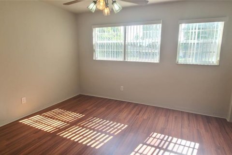 Townhouse in South Daytona, Florida 2 bedrooms, 89.19 sq.m. № 1912136 - photo 21