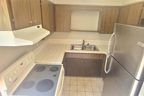 Townhouse in South Daytona, Florida 2 bedrooms, 89.19 sq.m. № 1912136 - photo 10