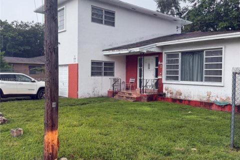 Casa en venta en Miami, Florida, 3 dormitorios, 156.17 m2 № 1850483 - foto 1