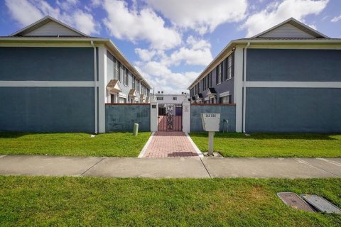 Condo in Tampa, Florida, 2 bedrooms  № 2437210 - photo 5