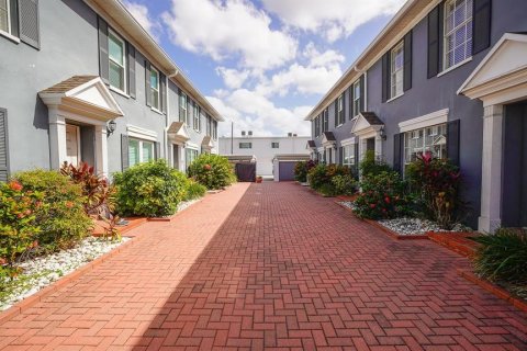 Condo in Tampa, Florida, 2 bedrooms  № 2437210 - photo 3