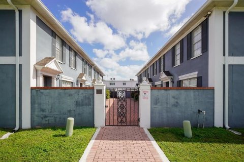 Condo in Tampa, Florida, 2 bedrooms  № 2437210 - photo 4