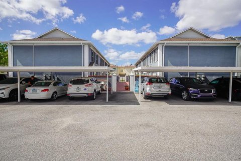 Condo in Tampa, Florida, 2 bedrooms  № 2437210 - photo 2