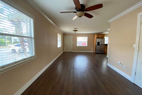 House in Clearwater, Florida 2 bedrooms, 110.74 sq.m. № 1875906 - photo 2