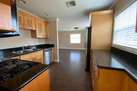 House in Clearwater, Florida 2 bedrooms, 110.74 sq.m. № 1875906 - photo 3