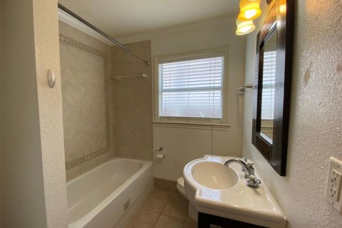 House in Clearwater, Florida 2 bedrooms, 110.74 sq.m. № 1875906 - photo 5