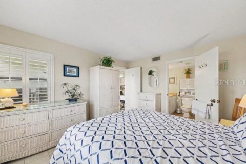 Condo in Ormond Beach, Florida, 2 bedrooms  № 2202911 - photo 20