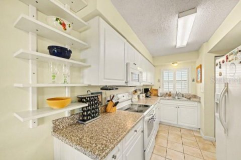 Condo in Ormond Beach, Florida, 2 bedrooms  № 2202911 - photo 16