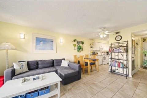 Condo in Ormond Beach, Florida, 2 bedrooms  № 2202911 - photo 13