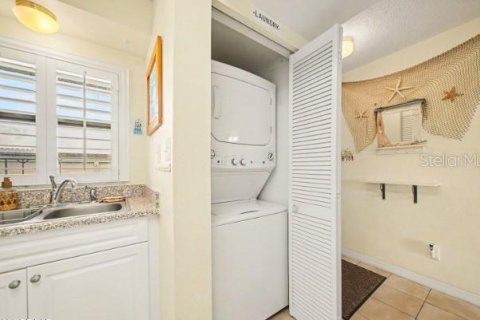 Condo in Ormond Beach, Florida, 2 bedrooms  № 2202911 - photo 25