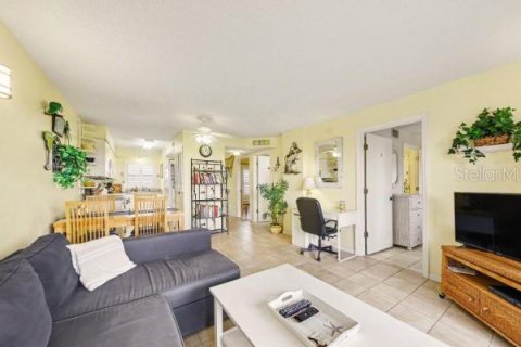 Condo in Ormond Beach, Florida, 2 bedrooms  № 2202911 - photo 14