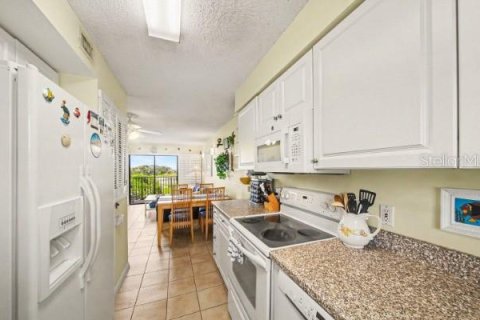 Condo in Ormond Beach, Florida, 2 bedrooms  № 2202911 - photo 17