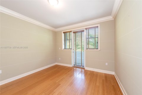 Touwnhouse à vendre à Coral Gables, Floride: 3 chambres, 186.73 m2 № 1988018 - photo 23